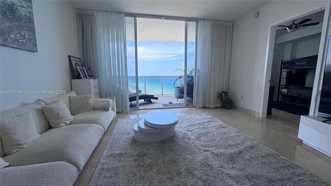 Foto del edificio - 18201 Collins Ave
