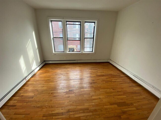 Foto del edificio - 196 Clinton Ave