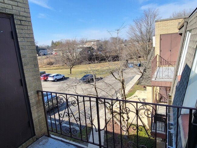 Balcony View - 808 N River Rd