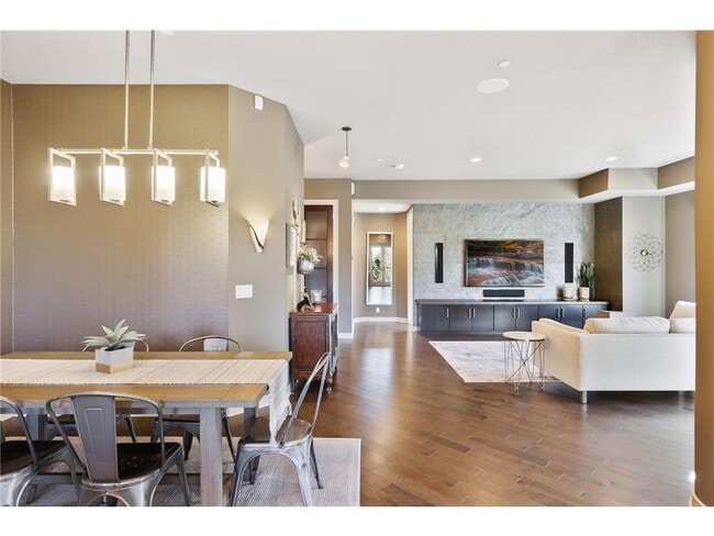 Building Photo - 555 Oak Ridge Pl