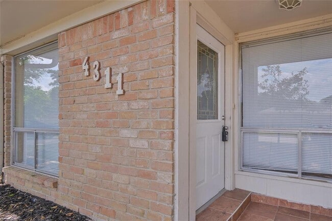 Building Photo - 4311 Jura Dr