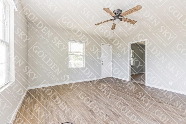 Foto del edificio - 806 W 7th St