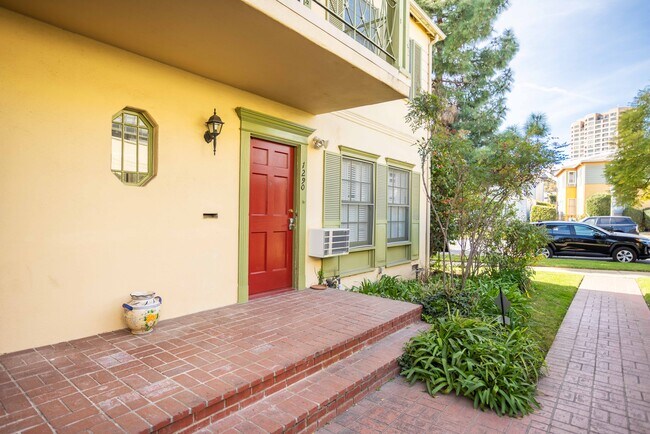 Exterior - 1290 Devon Ave