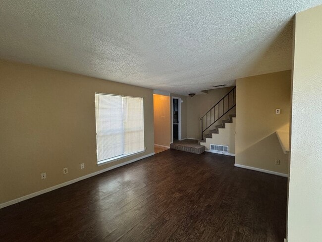 Building Photo - 1102 Covey Ln