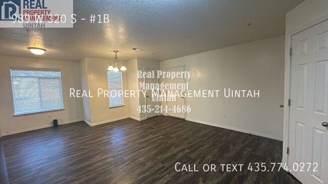 Building Photo - 320 S Vernal Ave