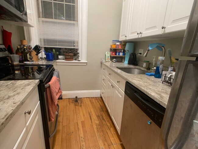 Building Photo - 52 Strathmore Rd