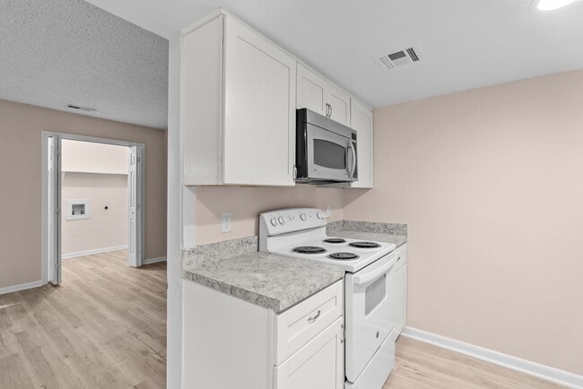 Building Photo - VB Townhouse 3 bedrooms