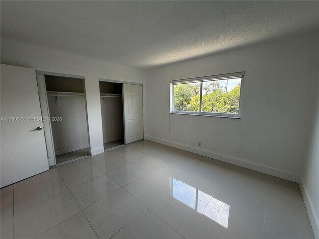 Foto del edificio - 1400 NE 54th St
