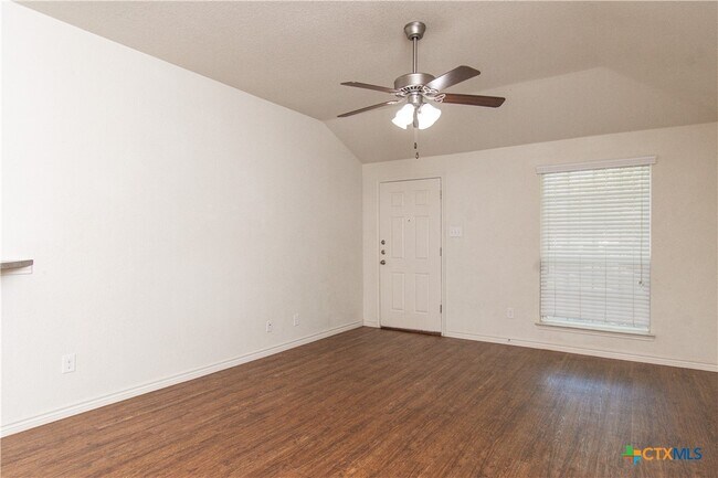 Building Photo - 401 Bonnie Dr