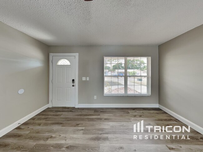 Building Photo - 116 Circle Hill Drive Brandon FL