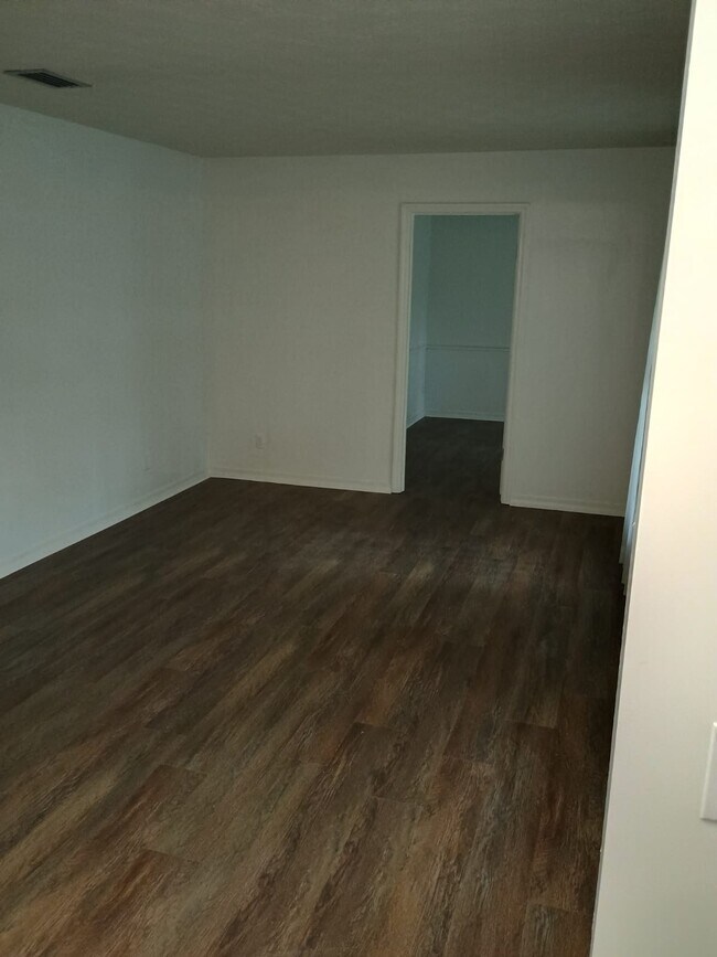 Building Photo - 3327 Hollycrest Blvd