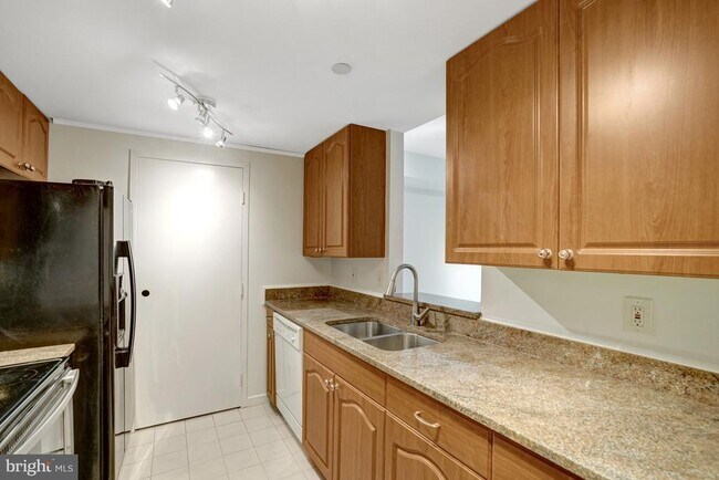 Foto del edificio - 1530 Key Blvd