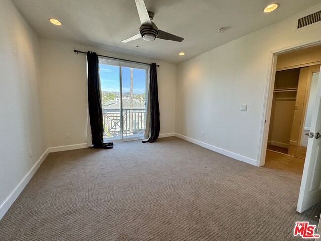 Foto del edificio - 6038 Carlton Way