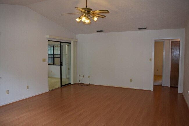 Building Photo - 333 Gawain Ct