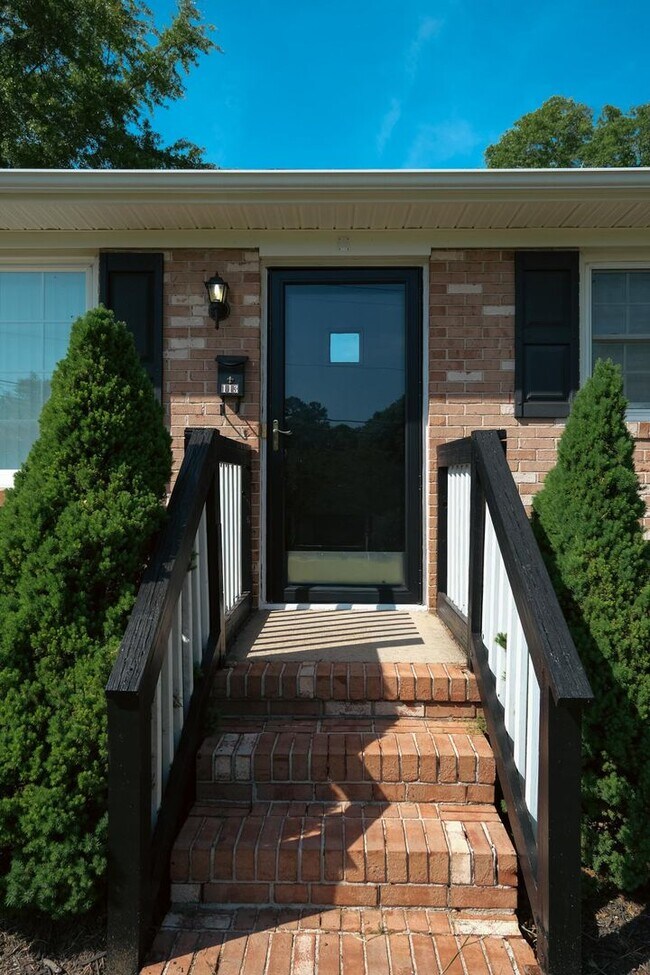 Foto del edificio - Charming 3/1.5 ranch style house!