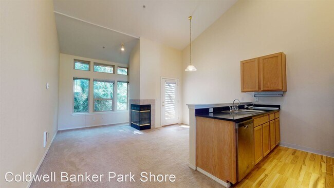 Building Photo - 3 br, 3 bath House - 4713 NW Walgren #105
