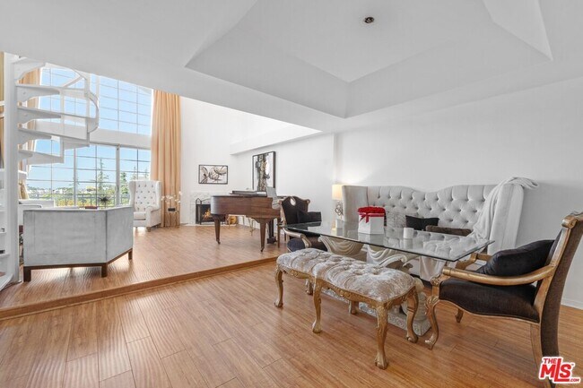 Foto del edificio - 10668 Eastborne Ave