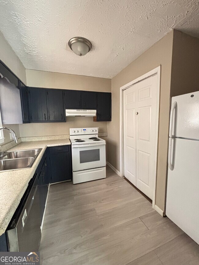 Foto del edificio - 1216 Cedar Creek Ct NW