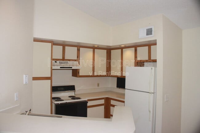 Foto del edificio - 4518 Commander Dr