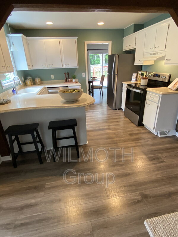 Building Photo - 10336 Orchard Park Dr N