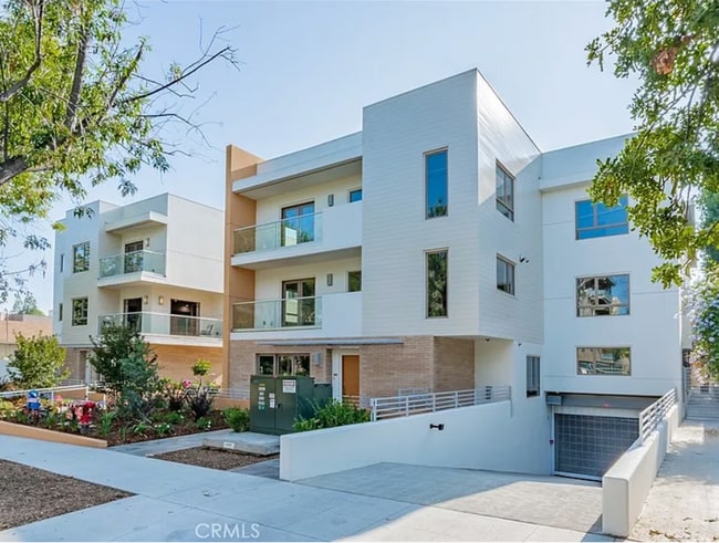 Building Photo - 137 S Wilson Ave
