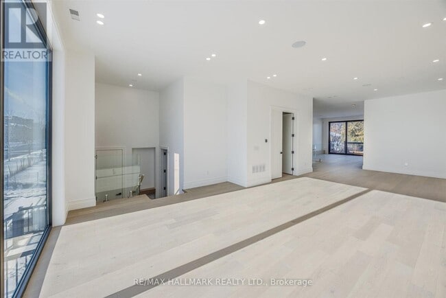 Photo du bâtiment - 230 Townsgate Dr