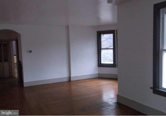 Building Photo - 705 Park Ave