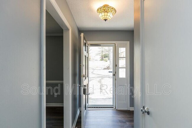 Foto del edificio - 409 Foxhall Dr