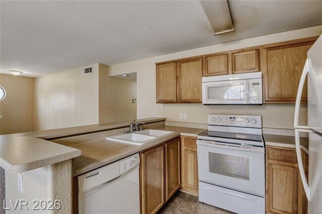 Foto del edificio - 2982 Juniper Hills Blvd