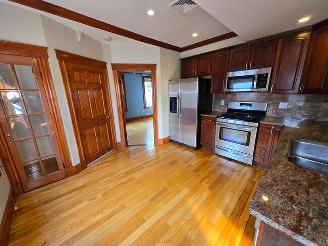 Building Photo - 2BD 2 Bath With Loft in Cambridge Central ...