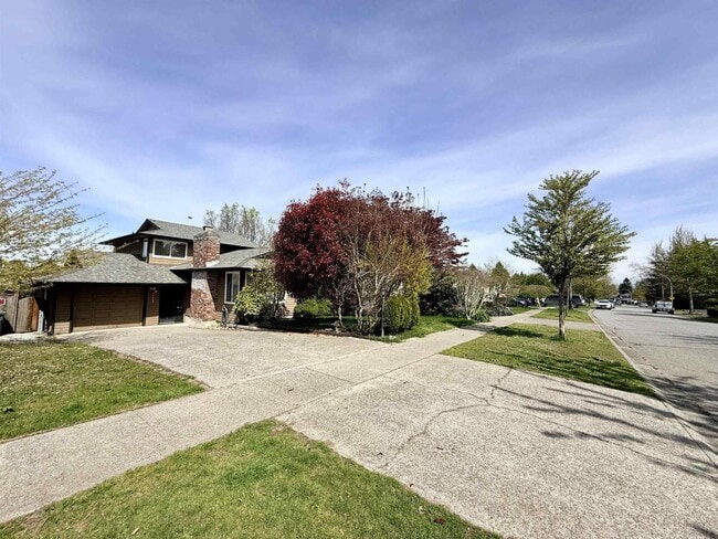 Building Photo - 15457 Poplar Dr