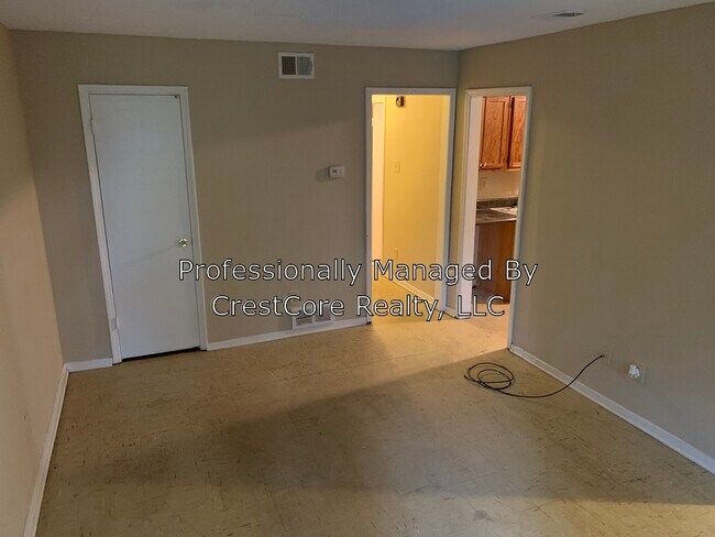 Building Photo - 4440 Wooddale Ave