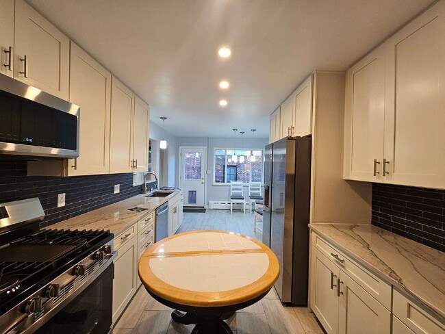 Photo - 2025 Lee St House