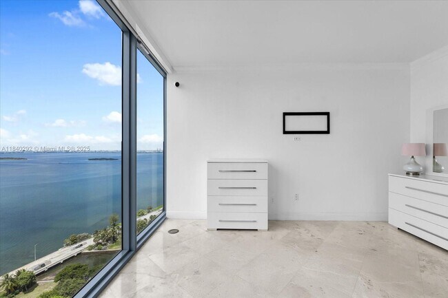 Foto del edificio - 601 NE 36th St