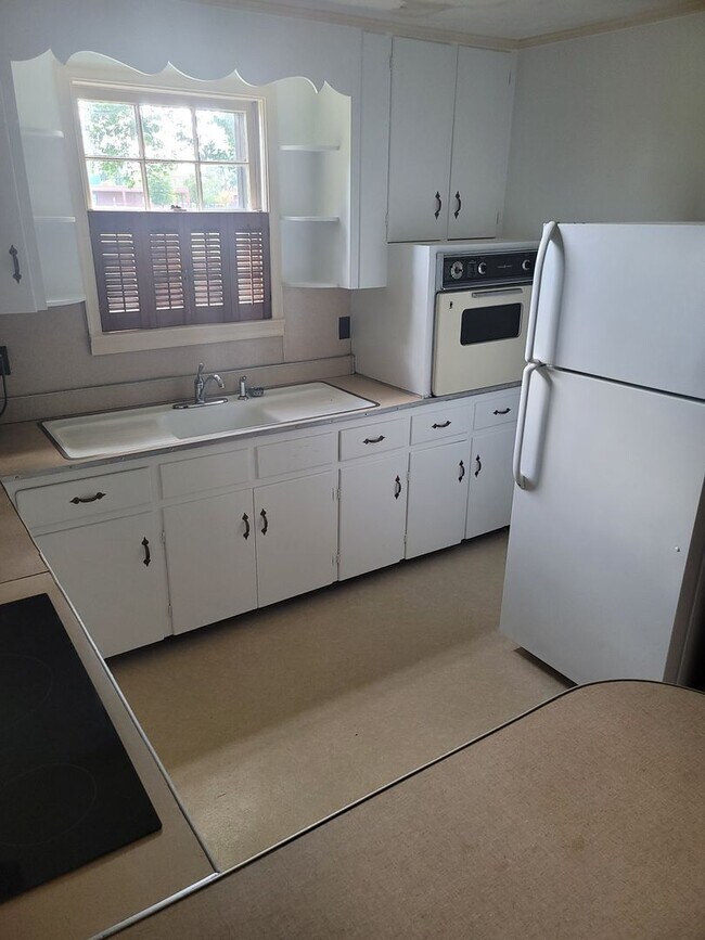 Building Photo - New Listing!!!!