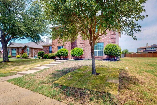 Foto del edificio - Spacious 4-Bedroom Home with Bonus Room and Large Backyard in Caruth Lake