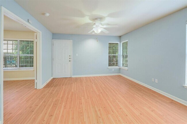 Foto del edificio - 7685 Northcross Dr