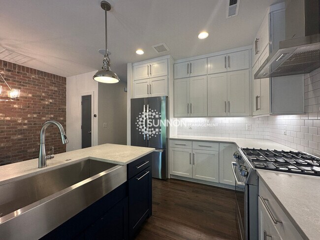 Foto del edificio - 3 Bed 3.5 Bath Townhome in NODA