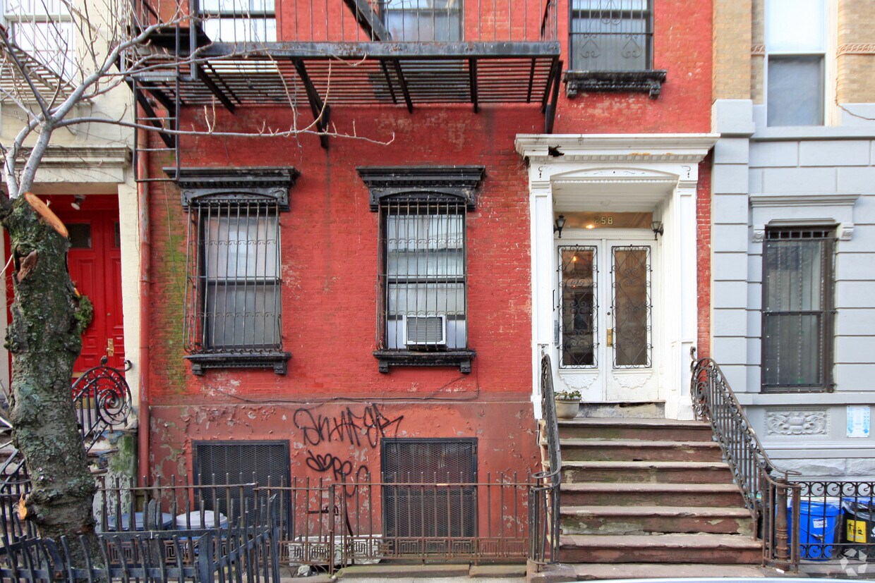 Foto del edificio - 258 E 7th St