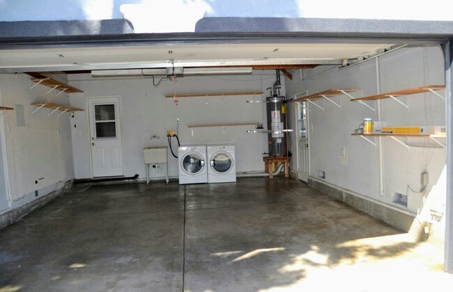 Building Photo - 2868 Fairfax Ave
