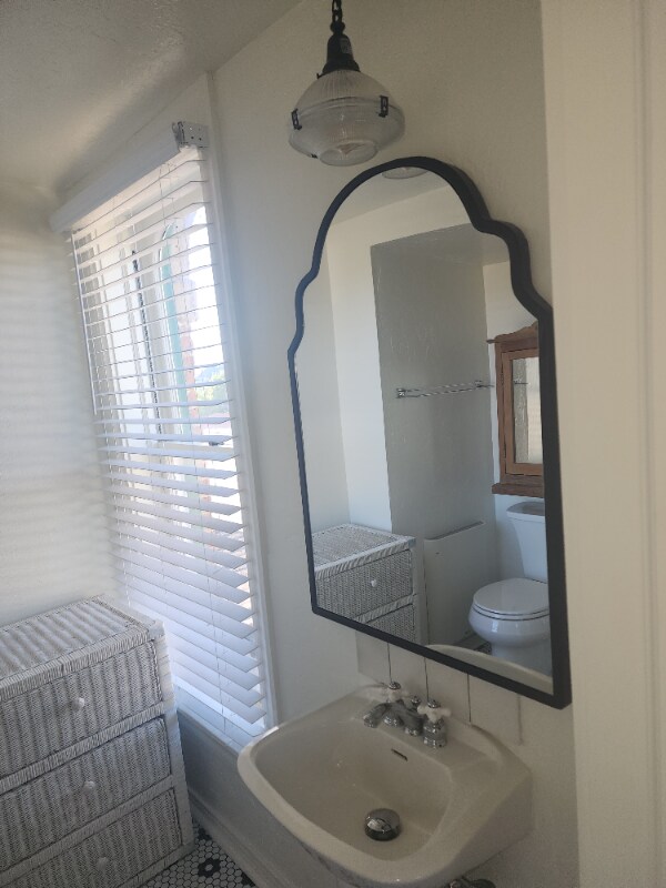 Foto del edificio - 100 Bauer Ave