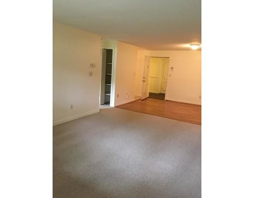 Building Photo - 6 Greenbriar Dr