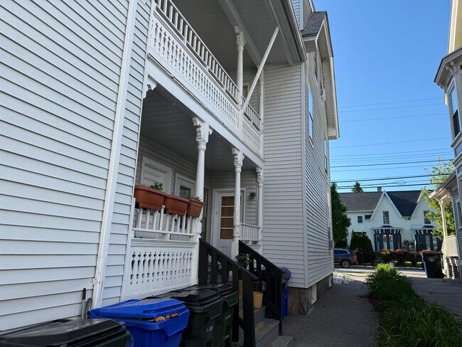 Building Photo - 63 Brook St