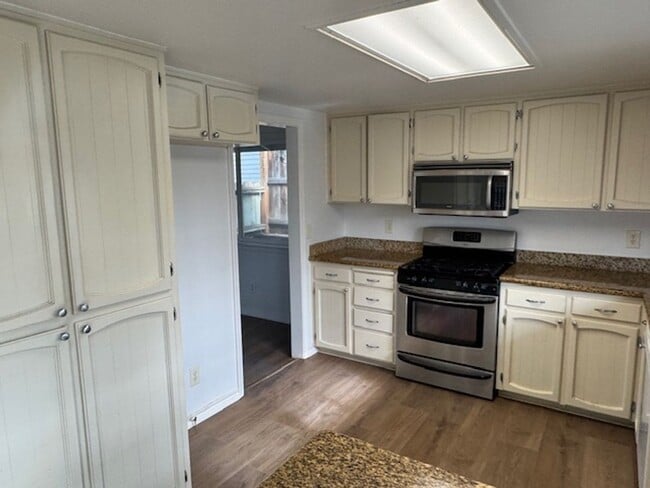 Foto del edificio - COMING SOON!!  REMODELED 3 BEDROOM HOME / LARGE FENCED YARD