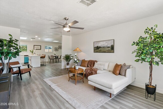Foto del edificio - 3020 W Hartford Dr
