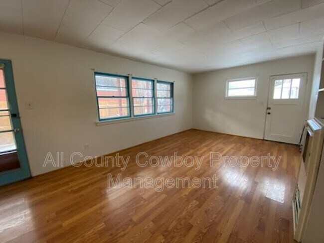 Building Photo - 1530 E Kearney St