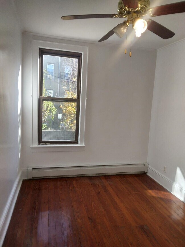 Foto del edificio - 12 Skillman Ave