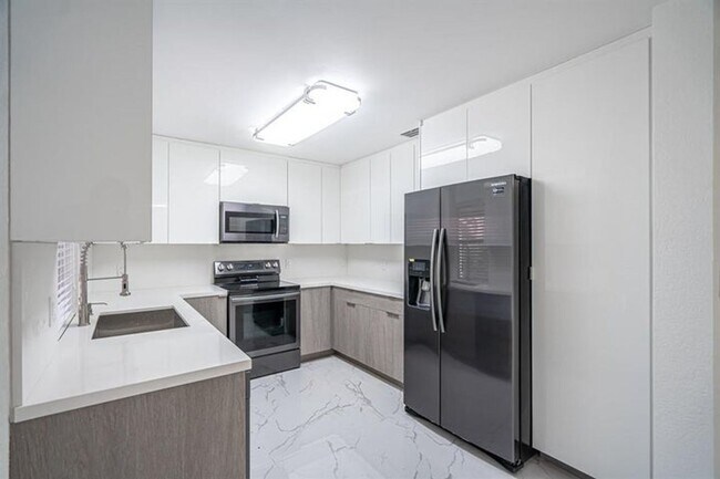 Building Photo - 5536 Eton Ct