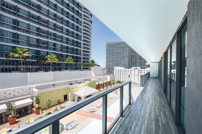 Foto del edificio - 1300 S Miami Ave
