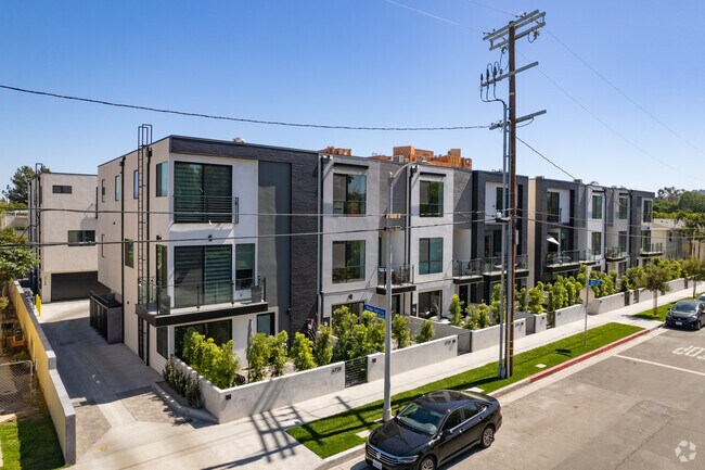 4720 Vantage - Vantage Villas